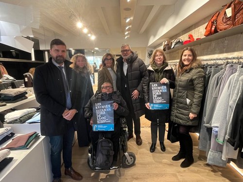 Imatge de la notícia La Paeria impulsa una campanya per respectar les places d’aparcament per a persones amb mobilitat reduïda