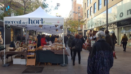 Imatge de la notícia El Mercat de l'Hort torna a la plaça Sant Joan per festes i comptarà amb control d'aforament