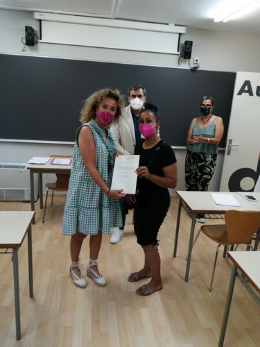 Imatge de la notícia Lliurament de diplomes del curs de marxandatge i aparadorisme per a paradistes dels mercats ambulants 